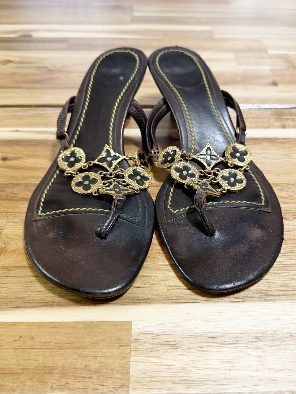 Louis Vuitton Y2K Vintage Brown Leather Gold Coin Quatrefoil Thong Sandals 37.5 - Picture 11 of 11